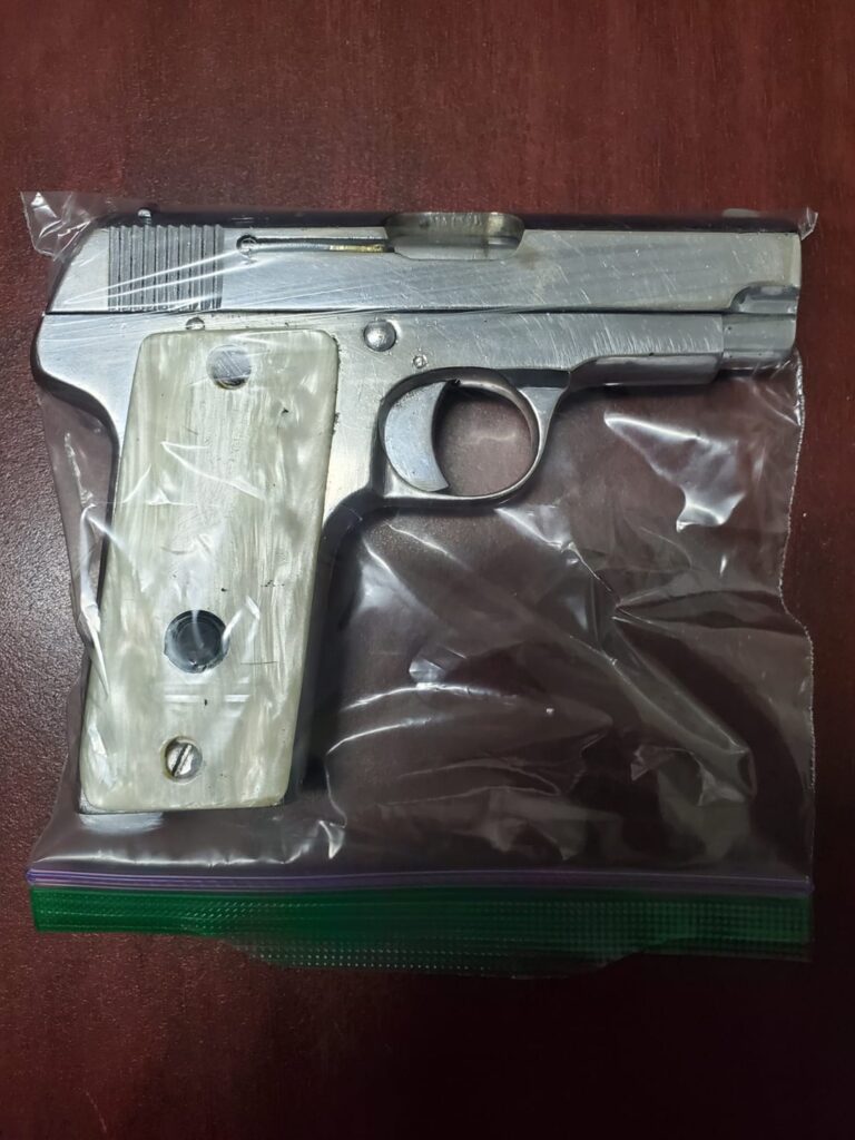 FGR-VJ-2-768x1024 Va a la cárcel por llevar arma y droga