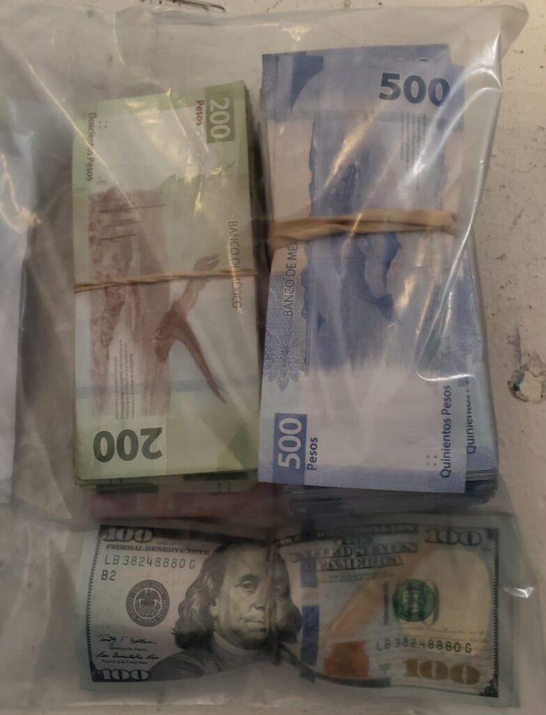 NUMERARIO-2-783x1024 A prisión dos mujeres; llevaban dinero y vehículos de procedencia ilícita